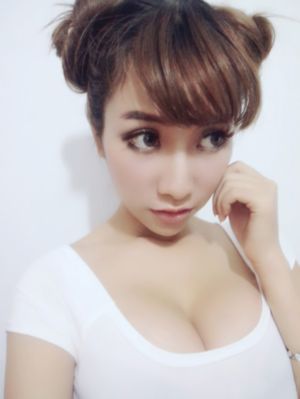 穿长筒袜的有夫之妇
